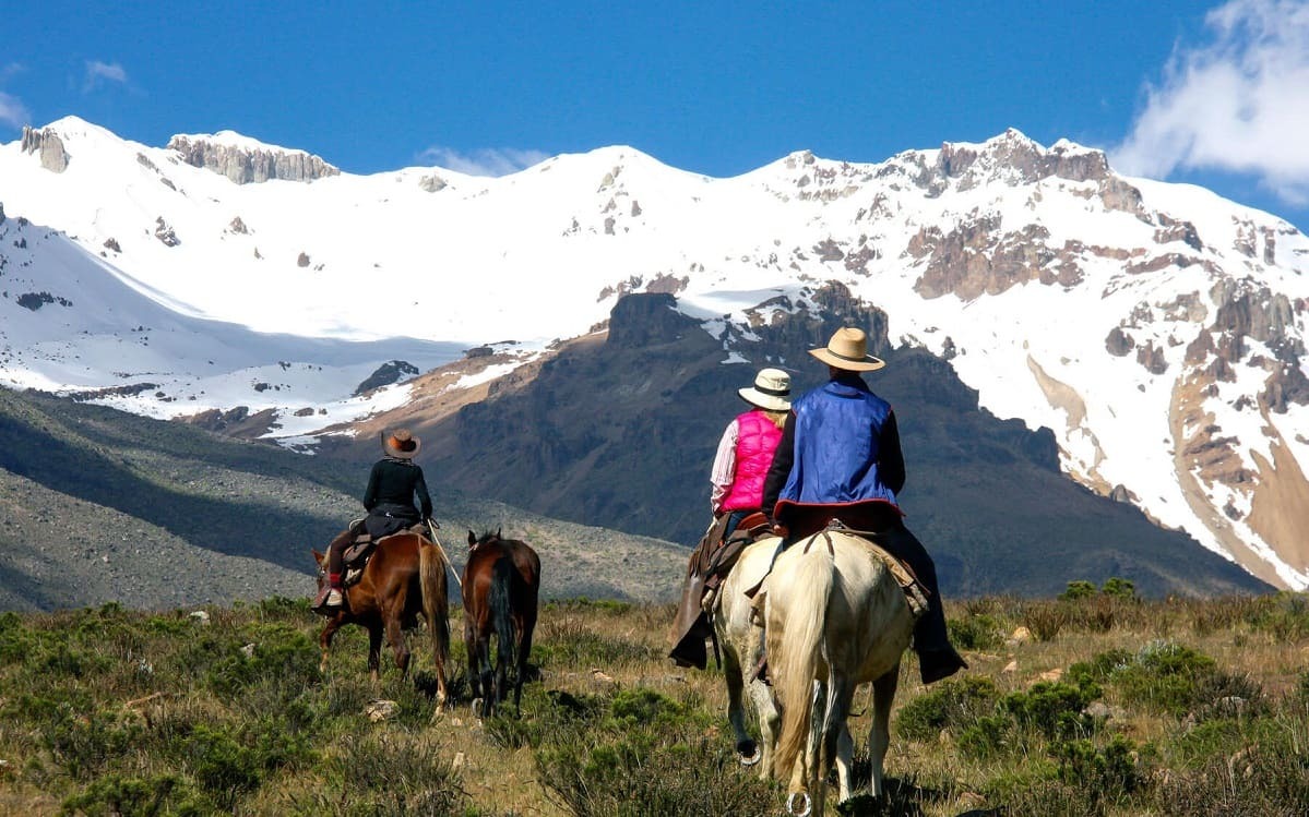 Horseback-riding-andes-of-Peru