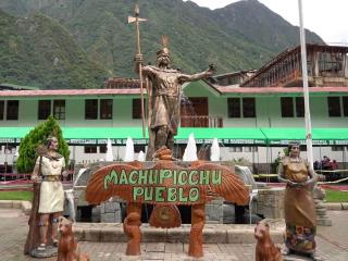 What to do in Aguas Calientes and how to go up to Machu Picchu